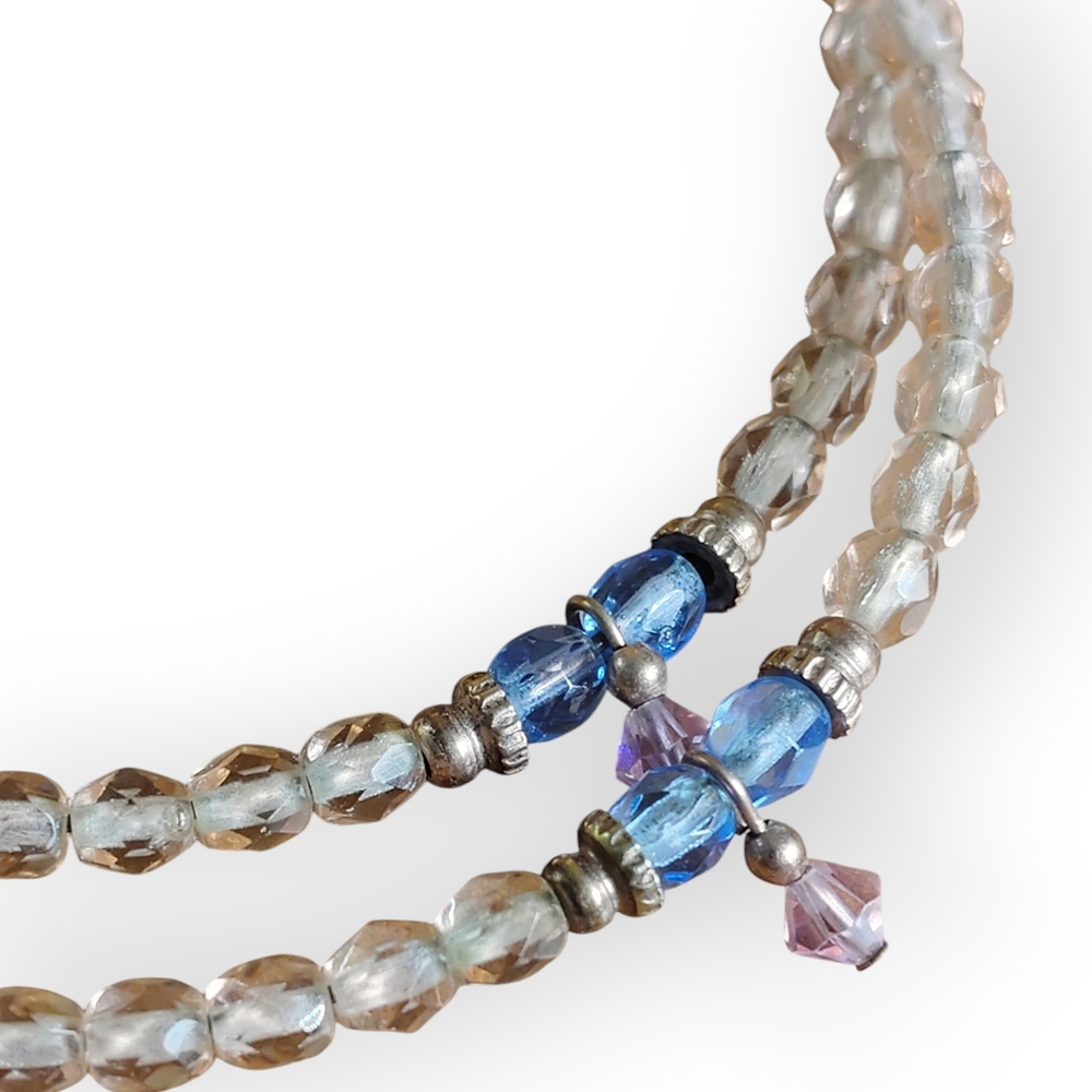 Elegant Beaded Bracelet with Blue and Purple Accents - Picture 2 of 4